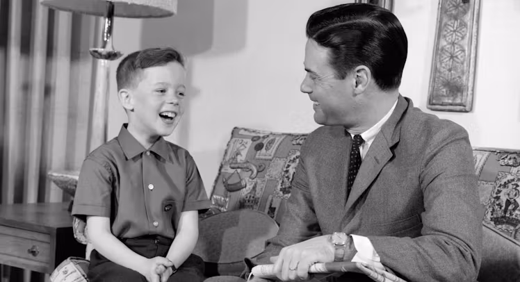 Si përvoja e fëmijërisë formëson stilin e prindërimit?